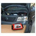 acculader 12 Volt 10 Ampère 20-180 Ah oranje